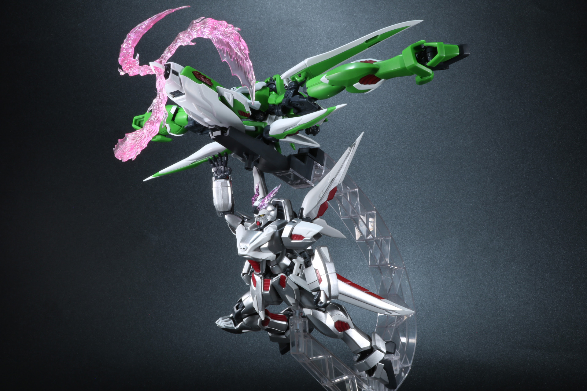 「ROBOT魂＜SIDE MS＞ ゴーストガンダム」とのディスプレイ