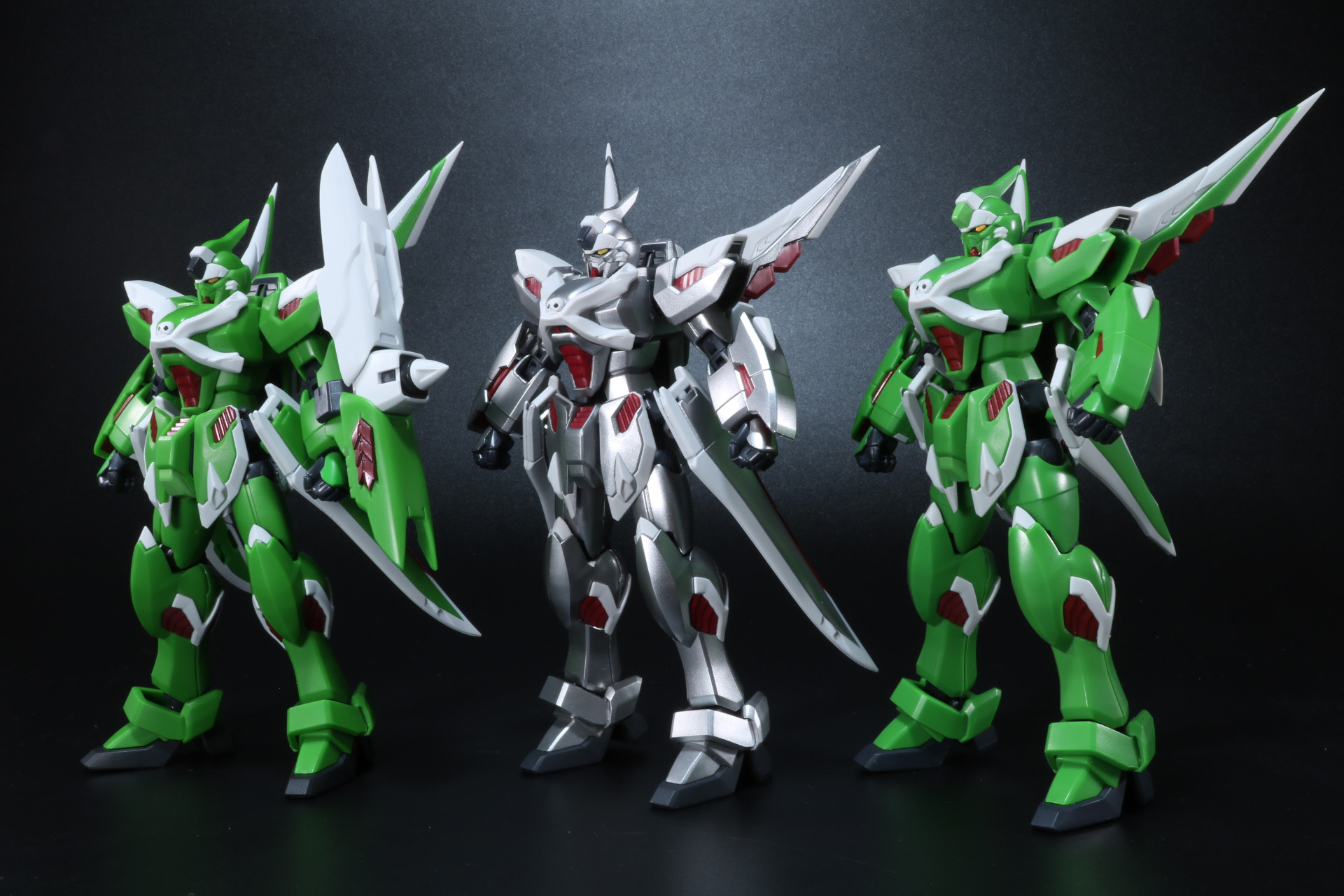 左から「ROBOT魂 ＜SIDE MS＞ ファントムガンダムV2／V2改 コンパチブルセット」、「ROBOT魂＜SIDE MS＞ ゴーストガンダム」、「ROBOT魂 ＜SIDE MS＞ ファントムガンダム」