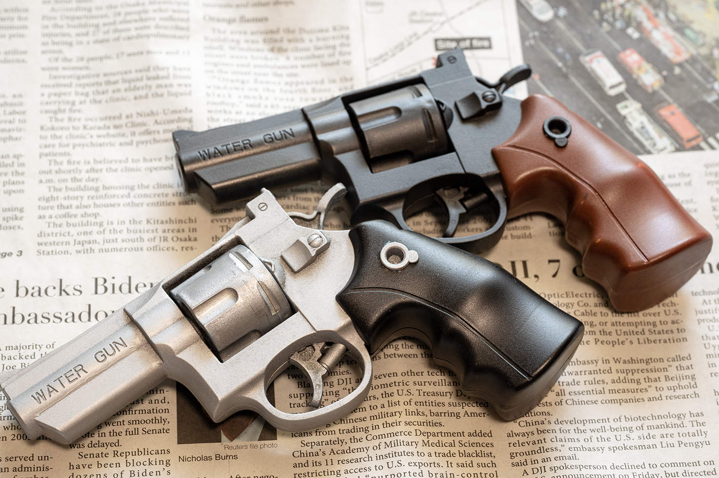 なかなかかっこよく仕上げられたが水鉄砲としての機能は低下してしまったのは反省点だ。もっと分解しやすい構造だったらより細かく塗装できたかもしれない。処理に関しても学ぶことが多かった