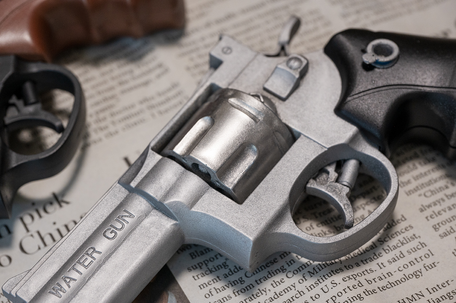 なかなかかっこよく仕上げられたが水鉄砲としての機能は低下してしまったのは反省点だ。もっと分解しやすい構造だったらより細かく塗装できたかもしれない。処理に関しても学ぶことが多かった