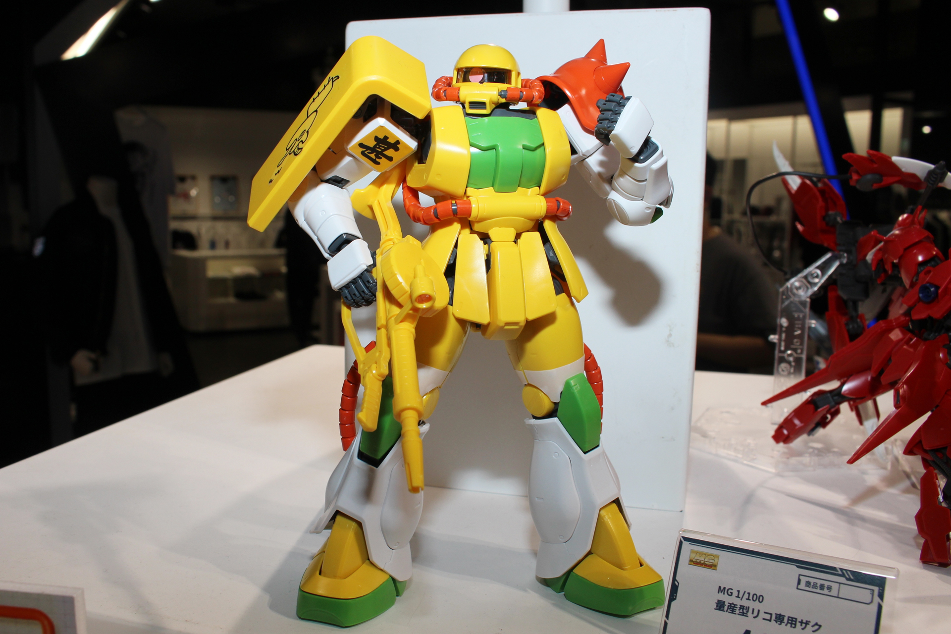 「MG 1/100 量産型リコ専用ザク」。8月発売（プレミアムバンダイ販売分は12月発送予定）。価格は4,620円。プレミアムバンダイとガンダムベースにて販売