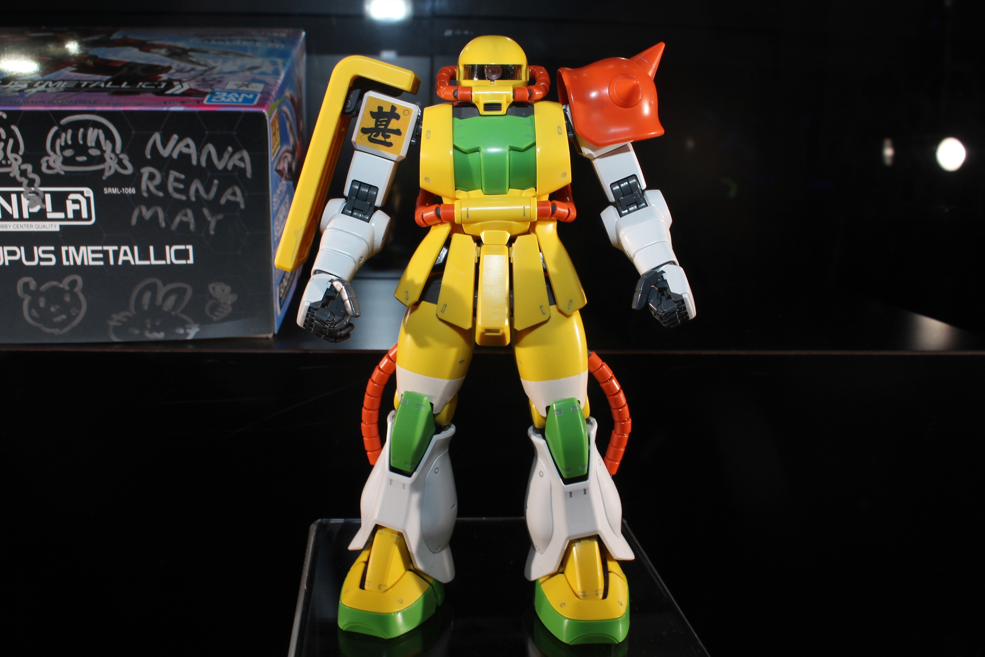 HGシリーズで発売されたブルグリーンとは異なる、鮮やかなイエローとホワイトが映える