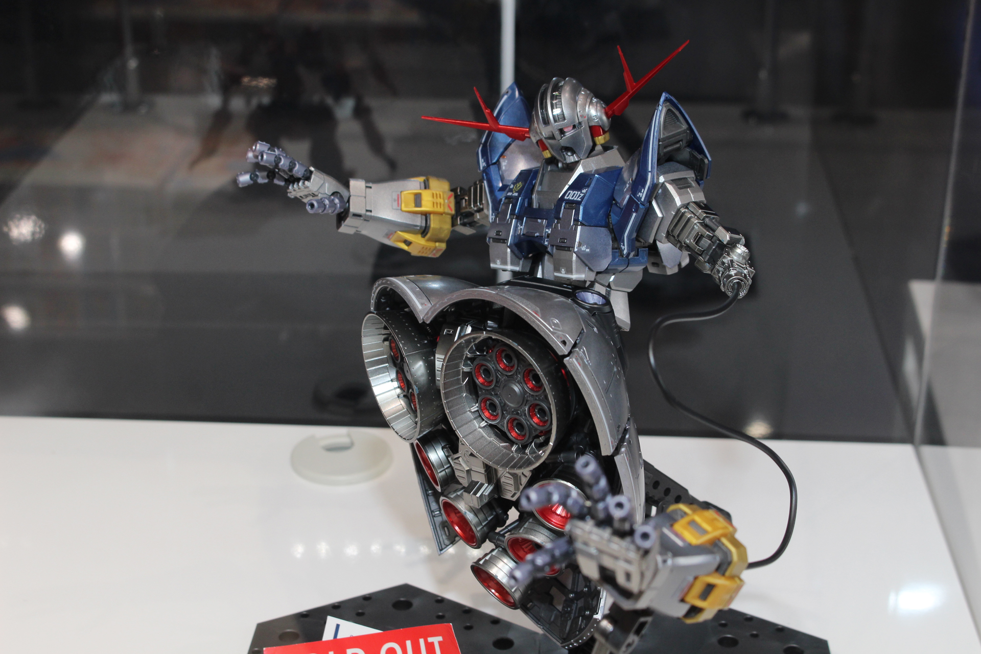 「RG 1/144 ガンダムベース限定 ジオング ［スペシャルコーティング］」。8月17日発売。価格は13,200円。ガンダムベース販売商品