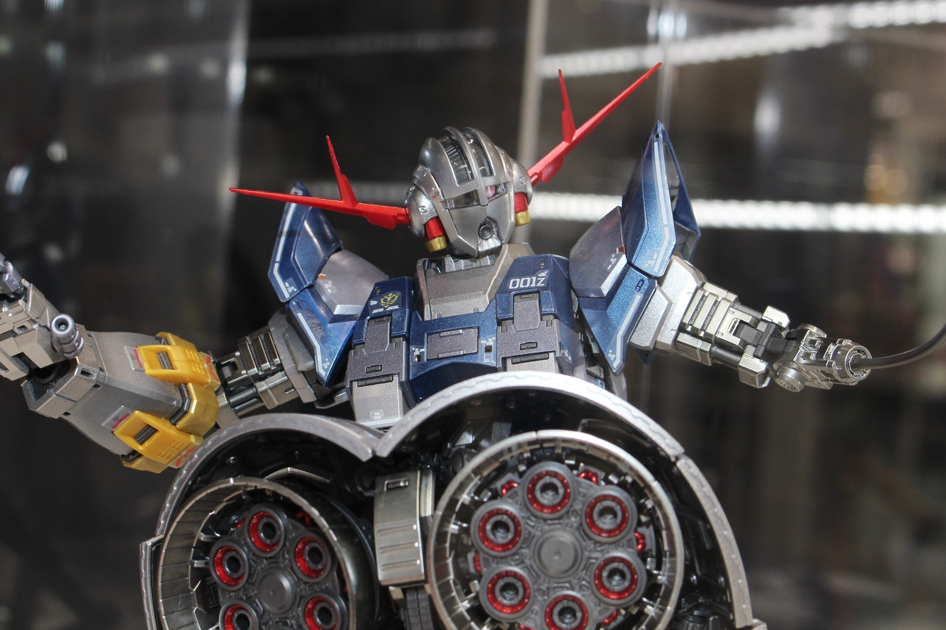 光の反射で装甲がギラリと輝く