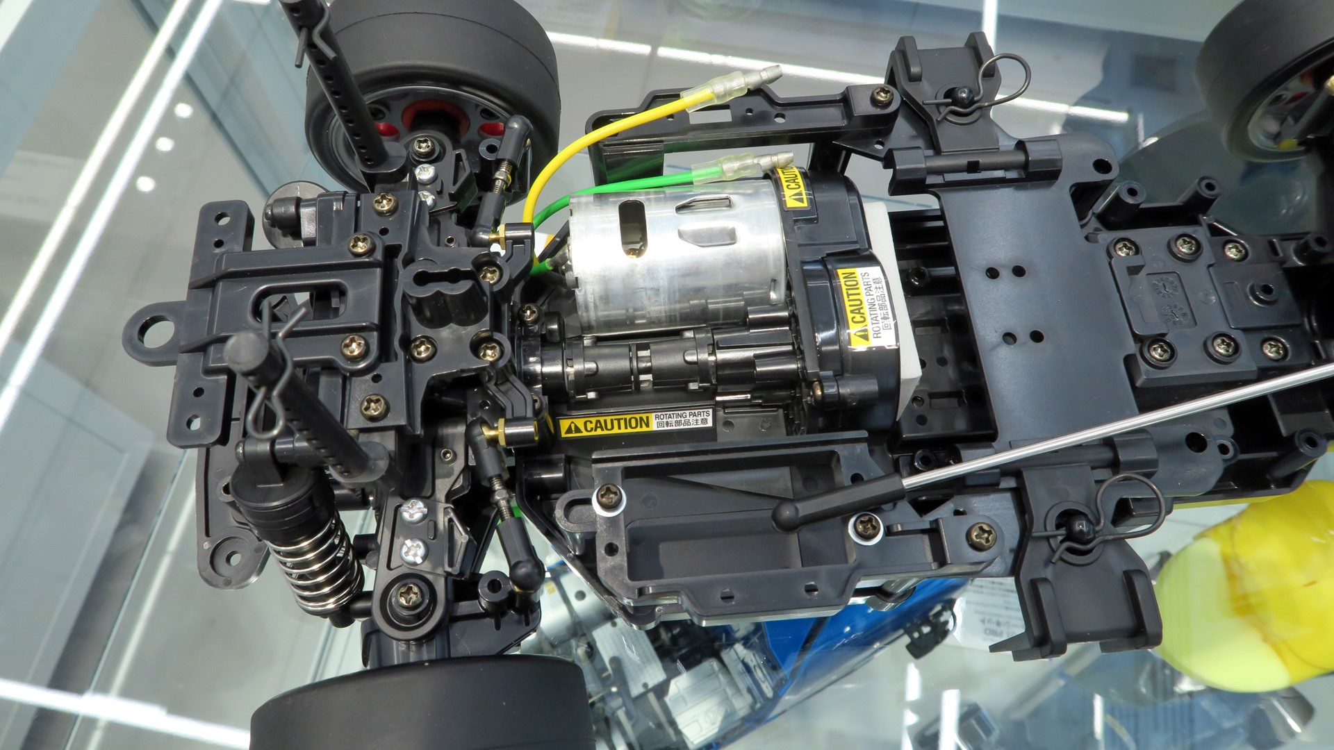 モーターはフロントモーター(FR)とリヤモーター(MR)2種類の搭載位置から選択できる