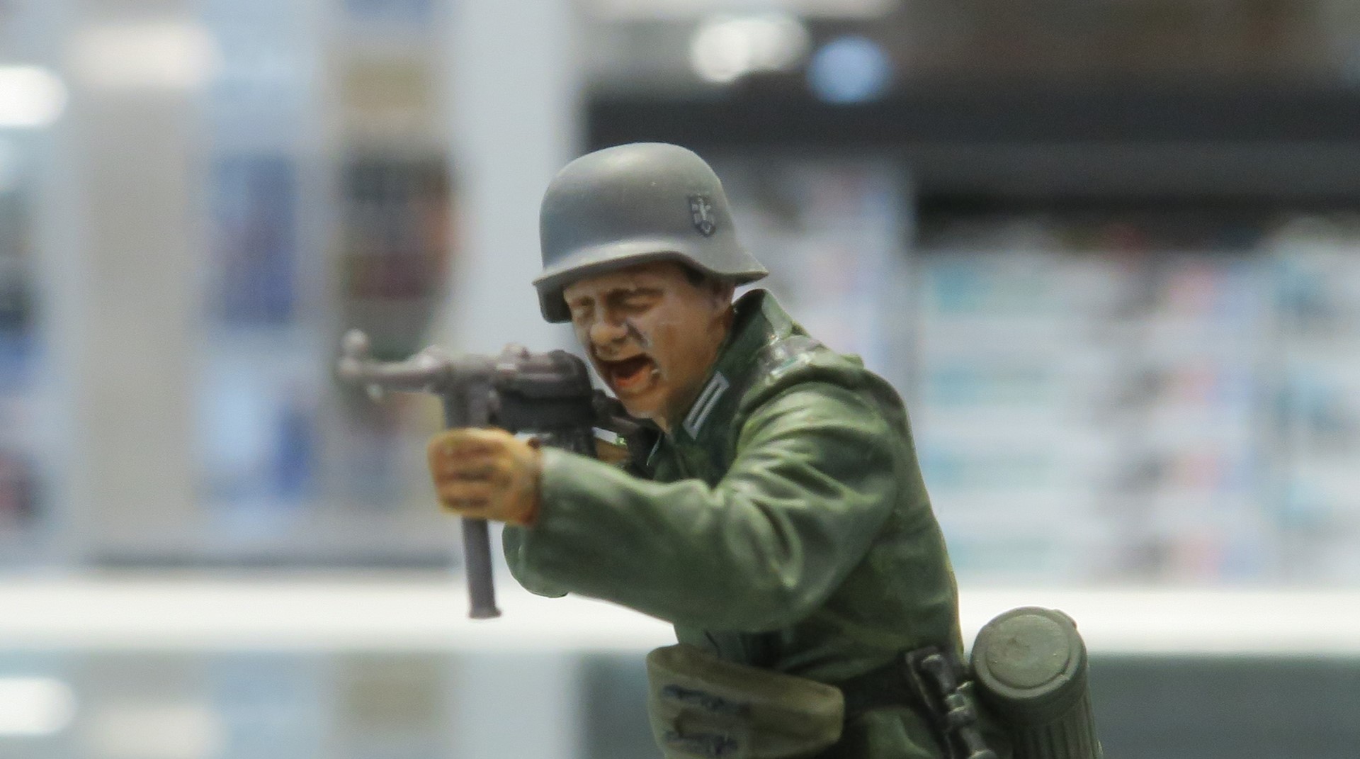 今にも声が聴こえてきそうになるほどなにかを叫んでいる表情