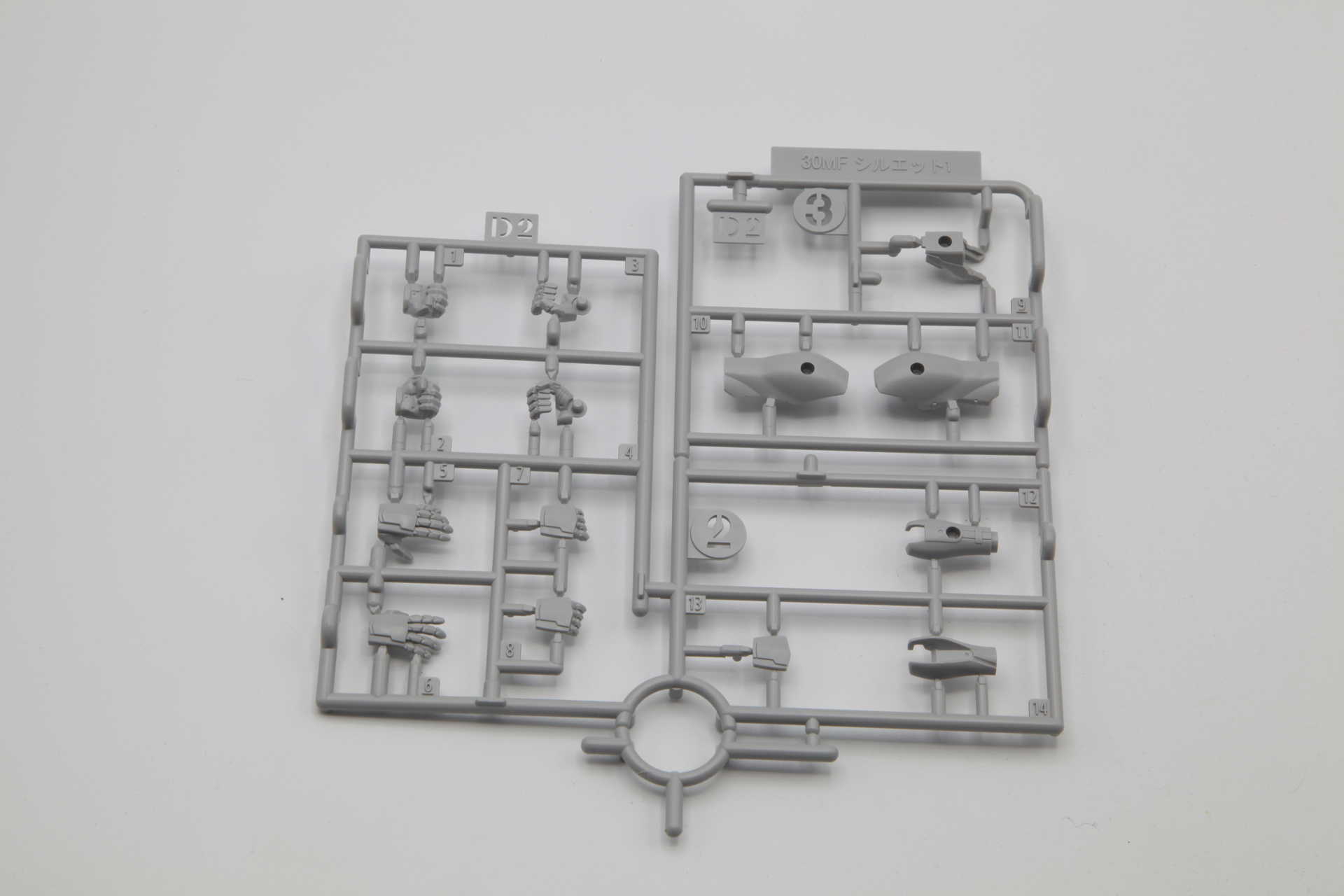 頭部・腕部・胴体を構成するDランナー