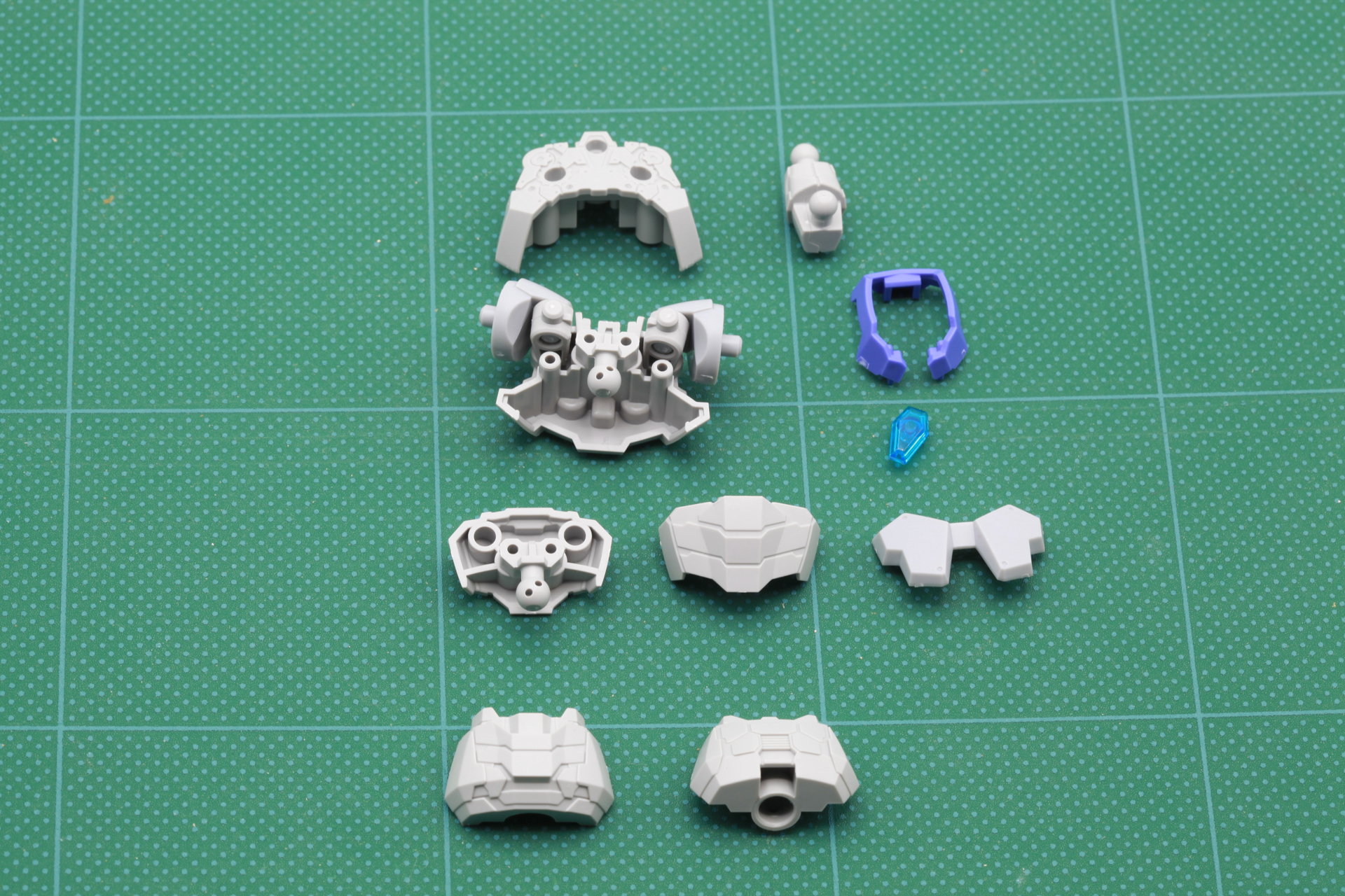 胴体部分は3つのパーツを組み合わせて表現