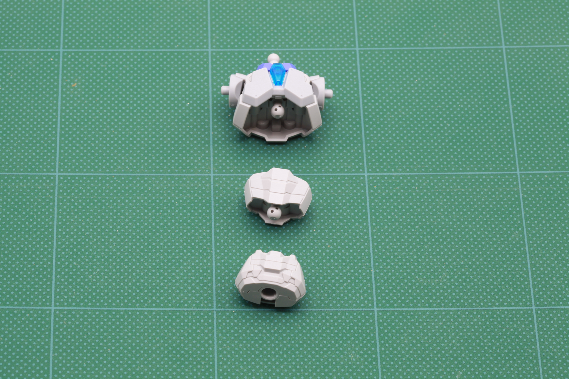 胴体部分は3つのパーツを組み合わせて表現