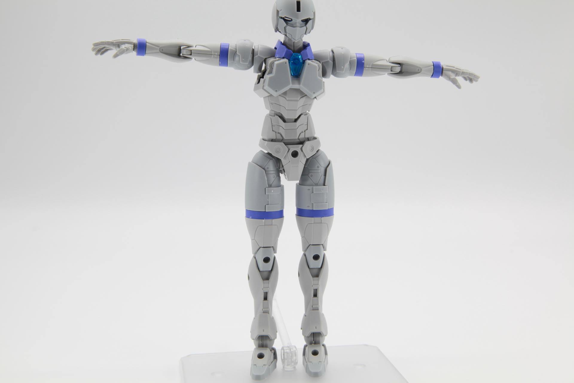 脚部は通常のままだと関節部分が干渉して45度程度までしか横に広げることができない