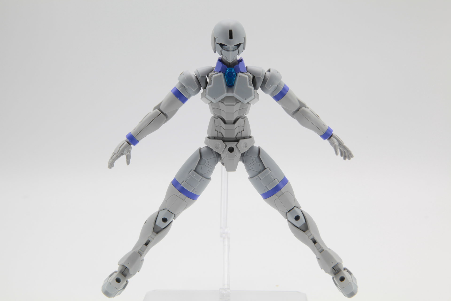 脚部は通常のままだと関節部分が干渉して45度程度までしか横に広げることができない