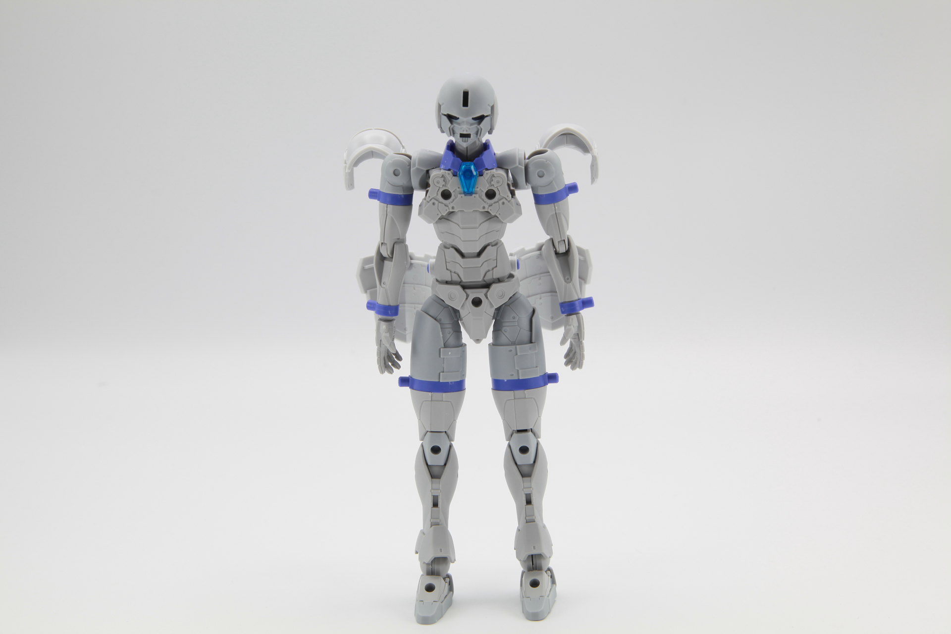 「シルエット」状態より一部パーツを取外し・差替えて準備