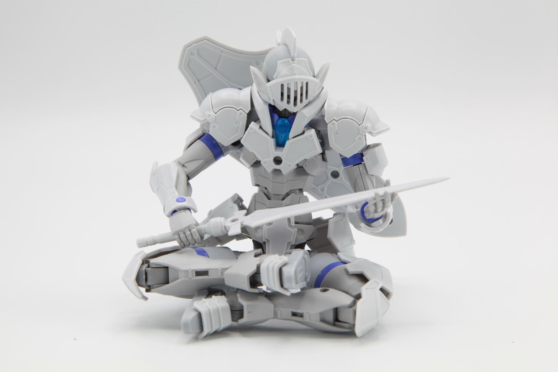 胡坐をかくことができるため、武器の手入れをする様子など冒険途中のさりげないシーンも演出可能