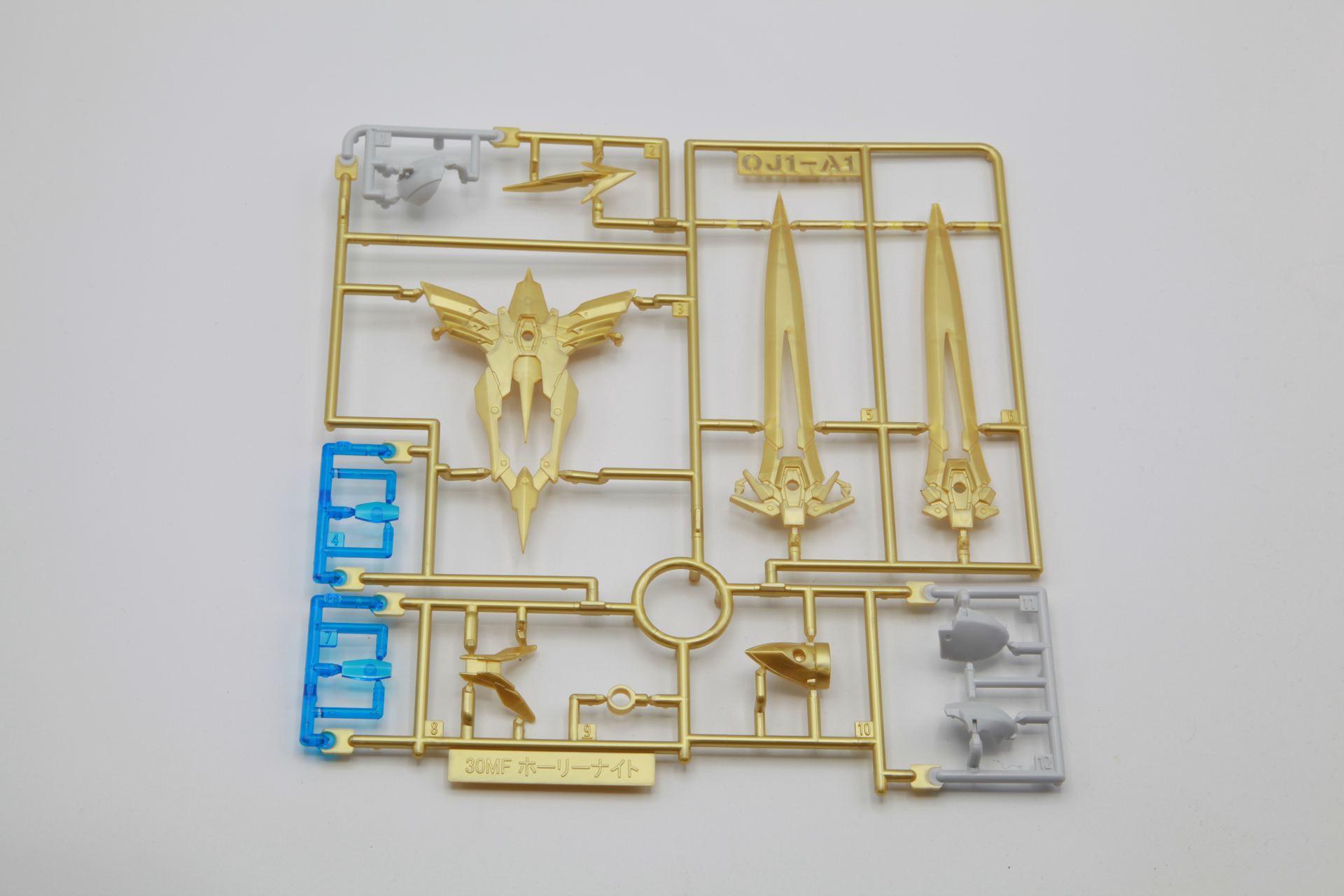 「リーベルホーリーナイト」は2枚のランナーで構成