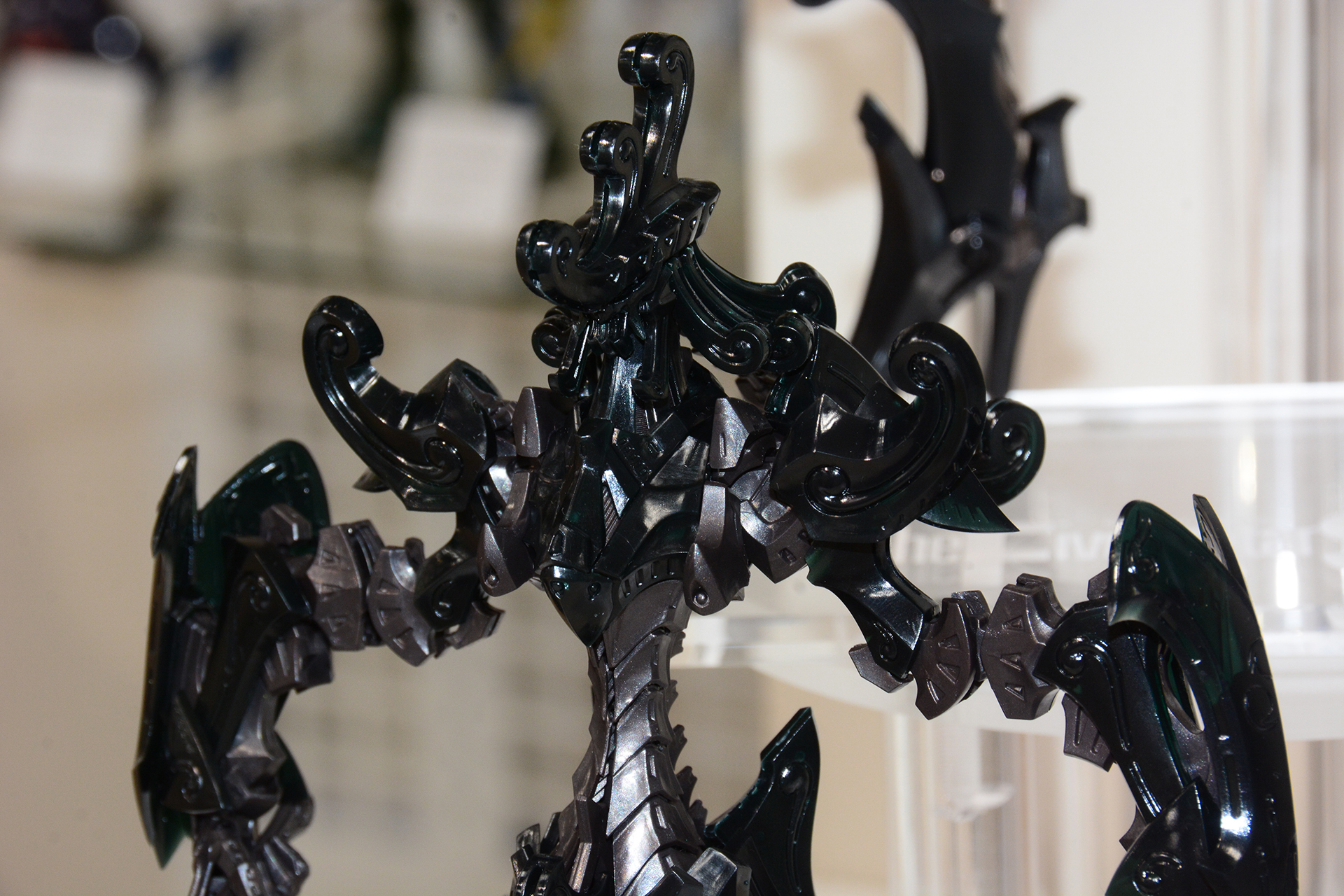 装甲部分は透明度のあるPSを使い、半透明装甲の雰囲気を再現