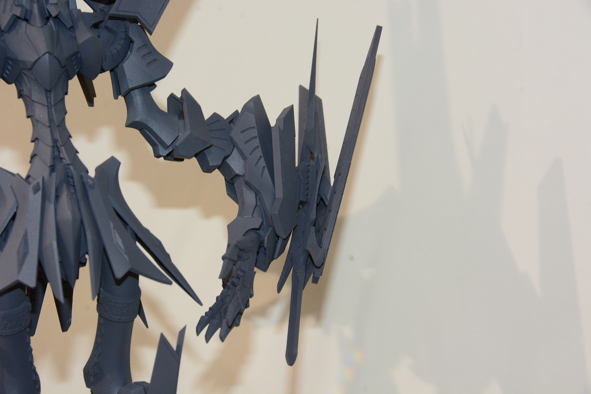 ガット・ブロウ(武器)を前腕に収納可能