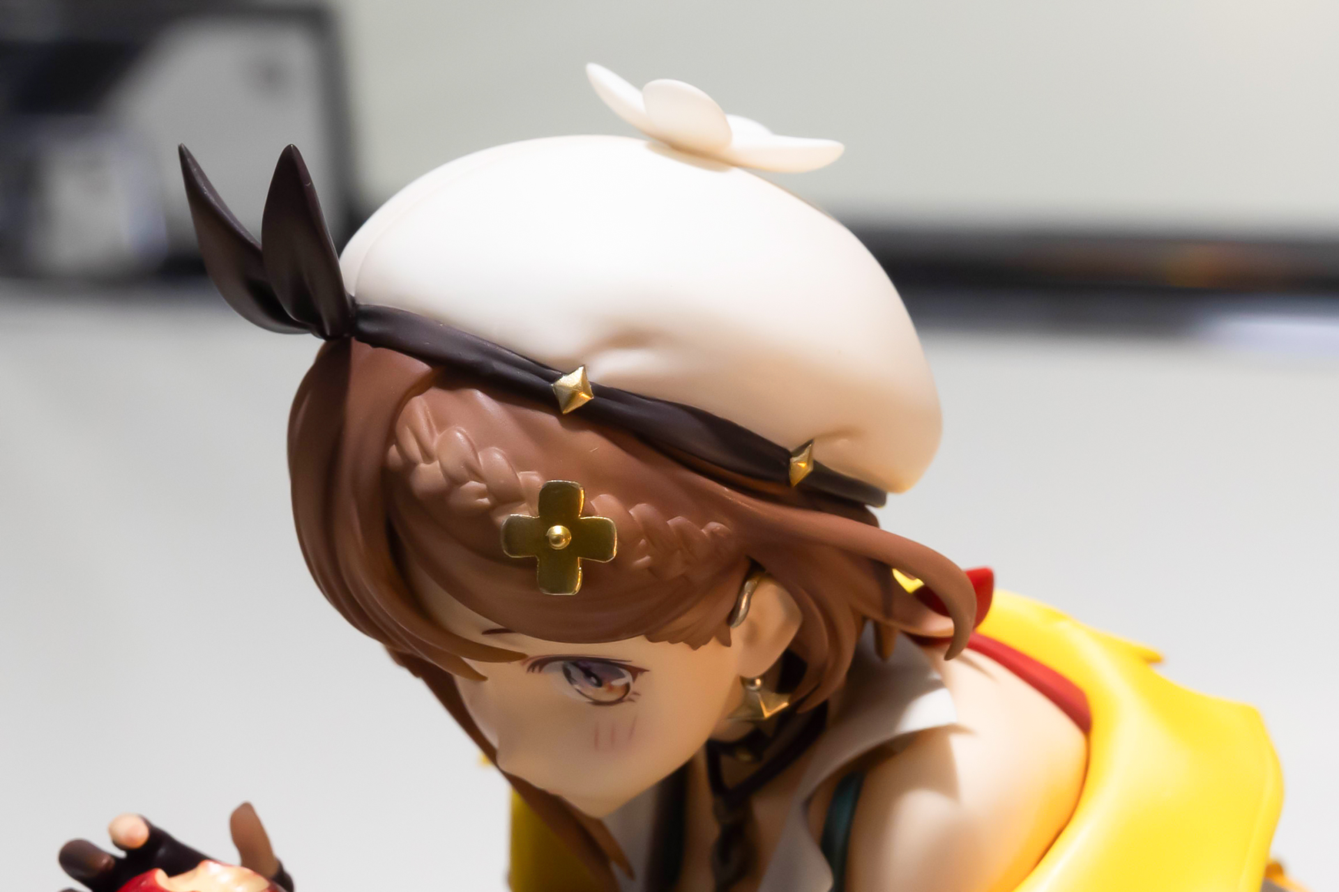 ライザの白い帽子もトレードマークのひとつだが、こちらも細部までしっかり作り込まれている