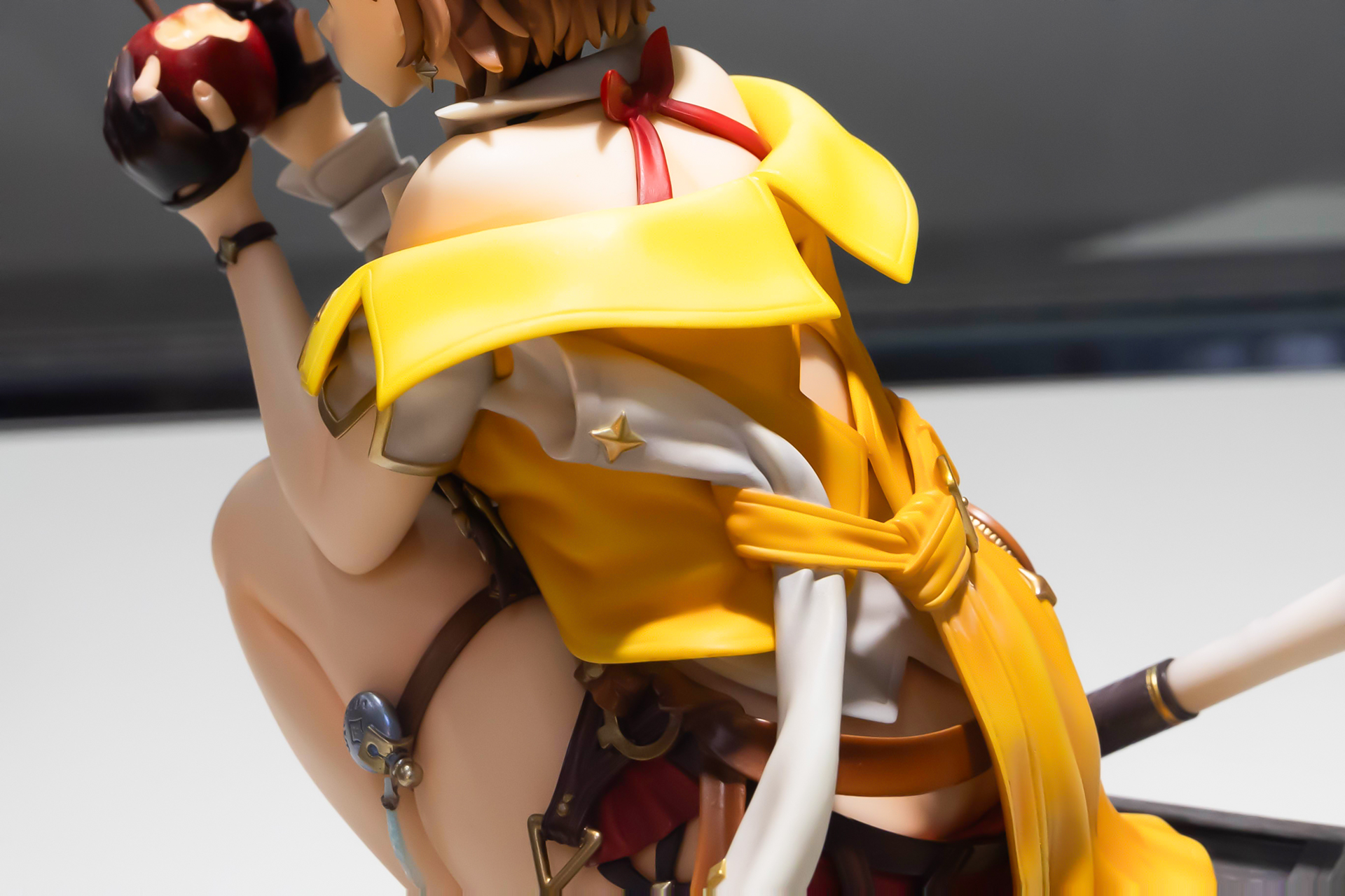 衣装を背中側から見るのもなかなか面白い