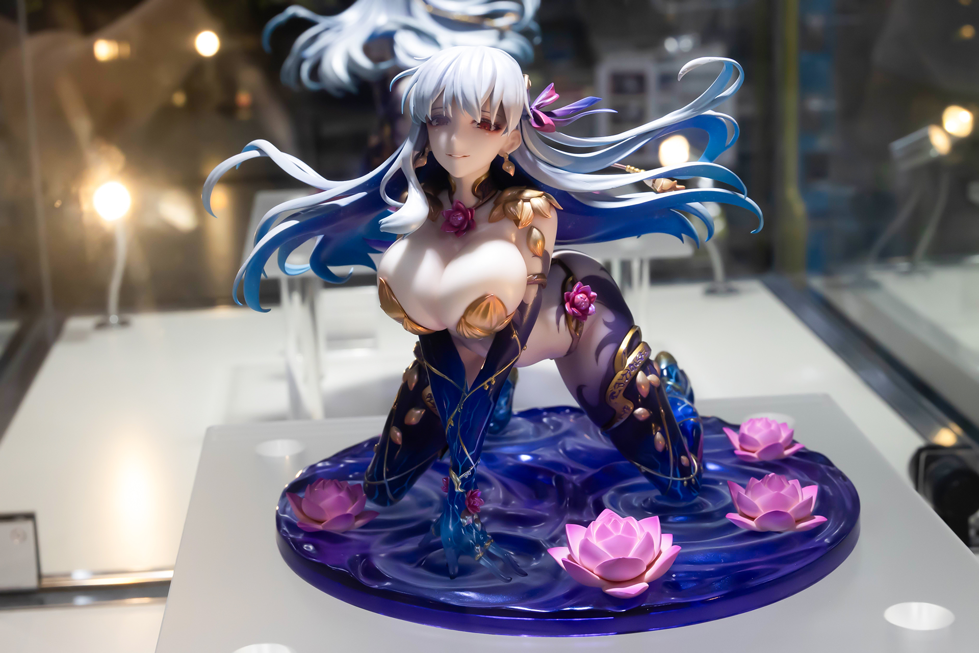 フィギュアの素材はPVCとABSで、全高は約160mmだ