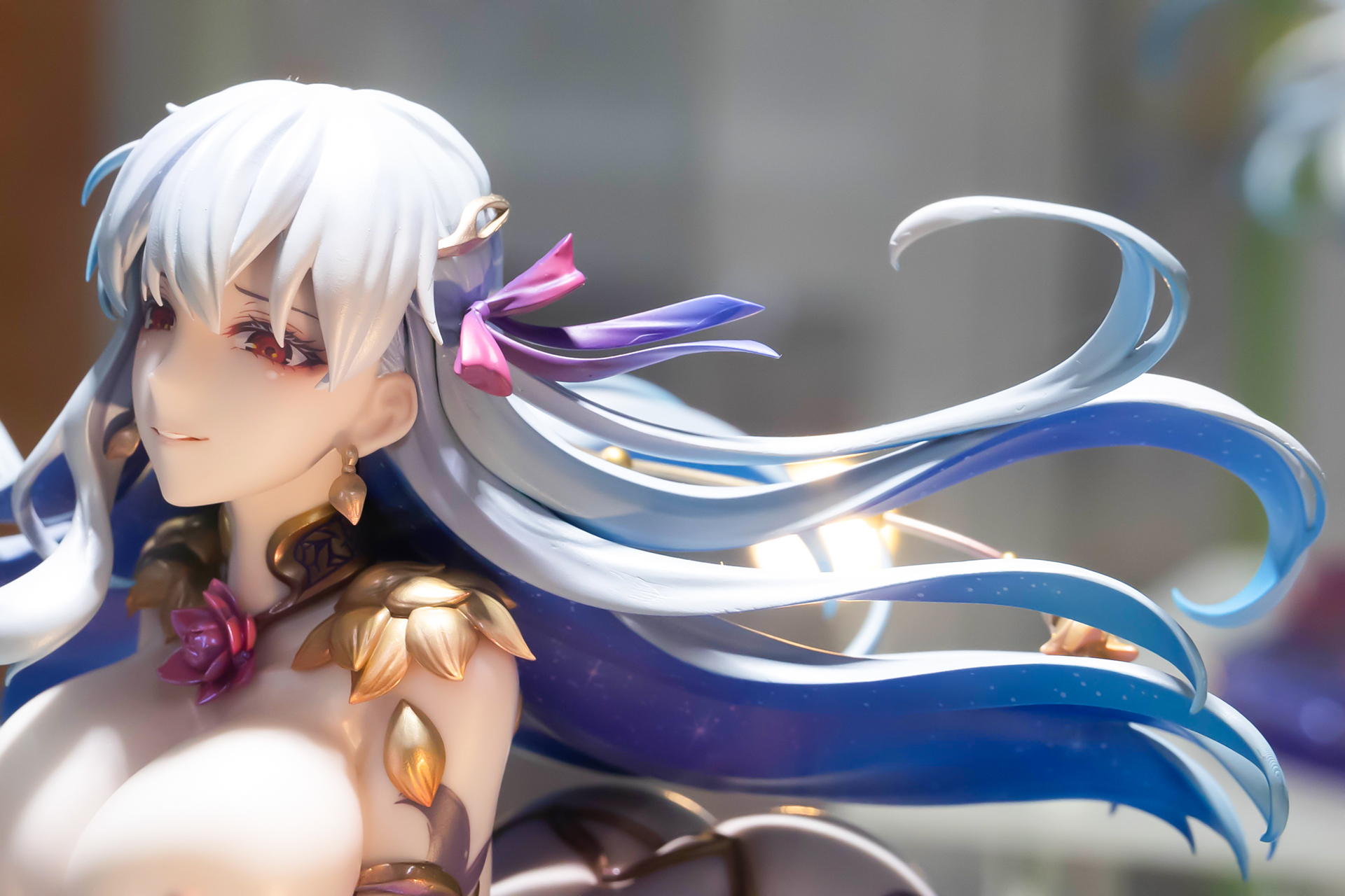 長い髪も細かく塗り分けられており美しい