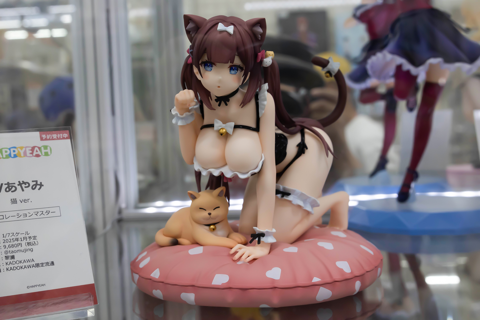 フィギュアの素材プラスチックで、全高は約140mmだ