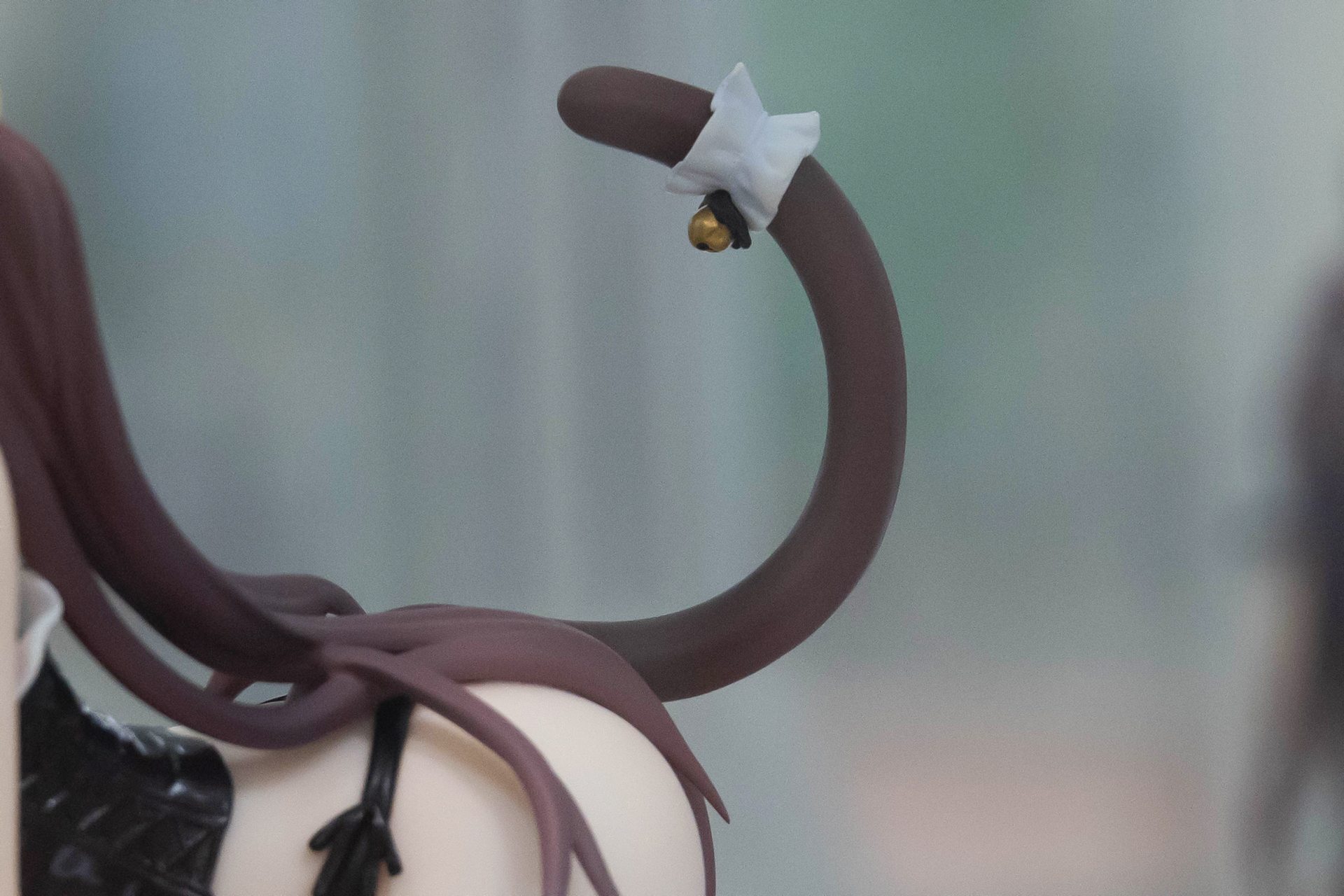 しっぽの先にも鈴が付いている！？