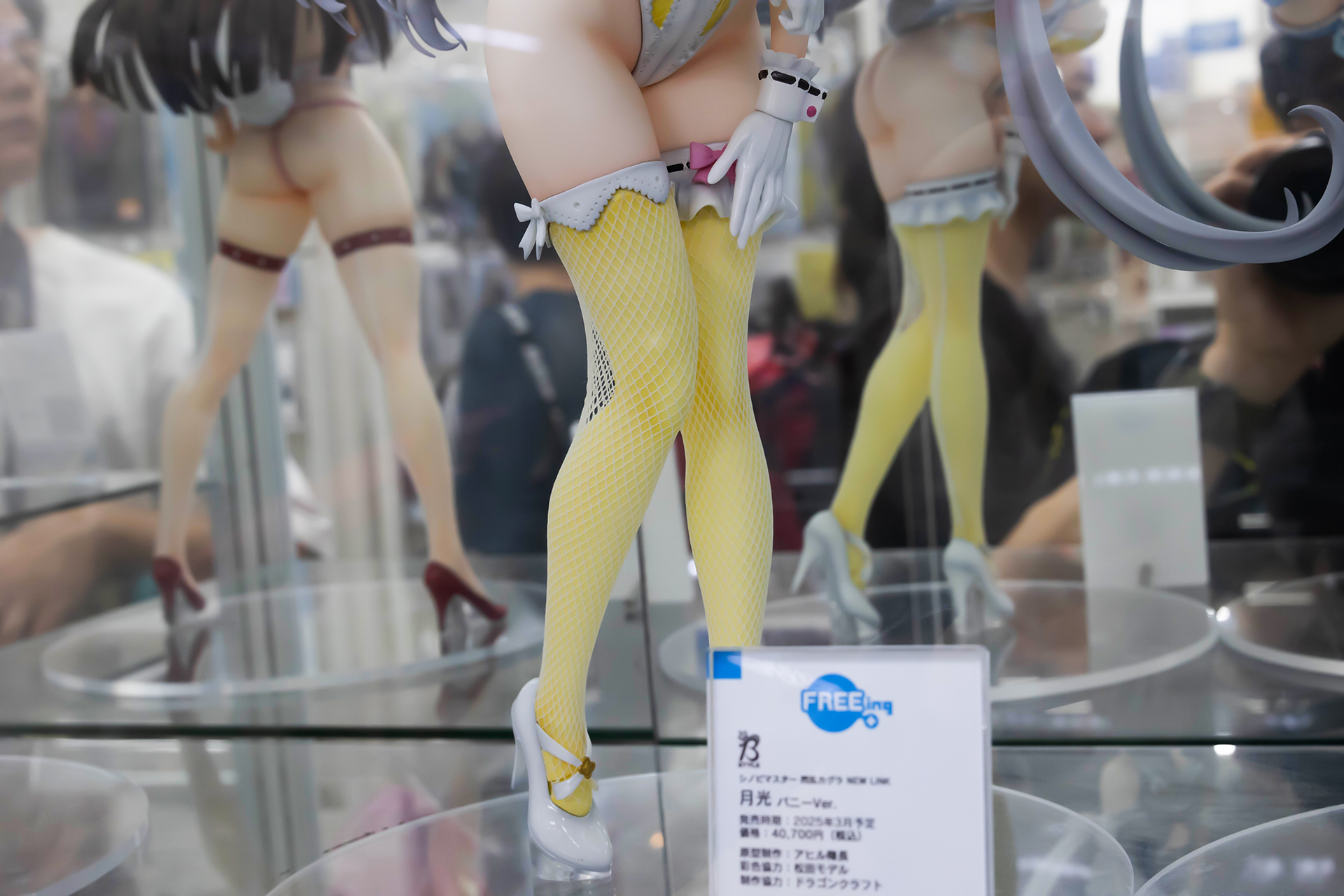 ストッキング部分は編み目も含めてしっかりと再現されている