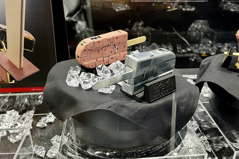 超合金 あずきバーロボ」登場！ 井村屋全面協力のもとあの“硬さ”を再現