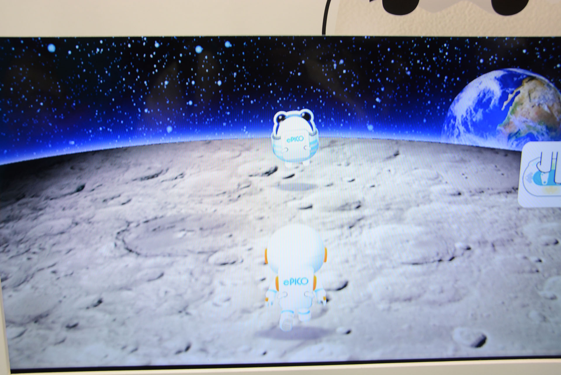 マットで足踏みして月面調査。月の重力を体験