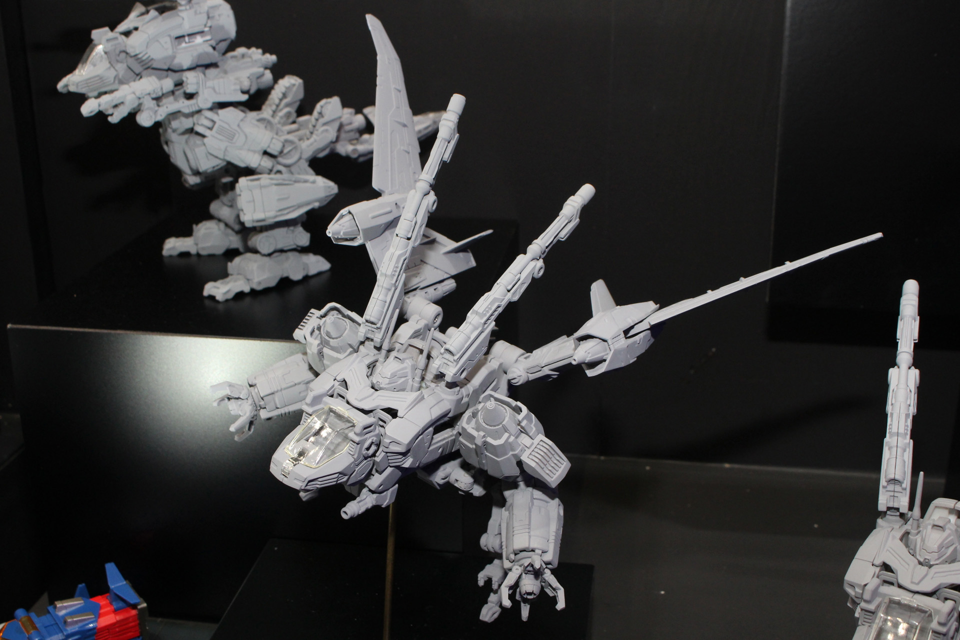 変形パターン2。翼を持つ生物のような姿