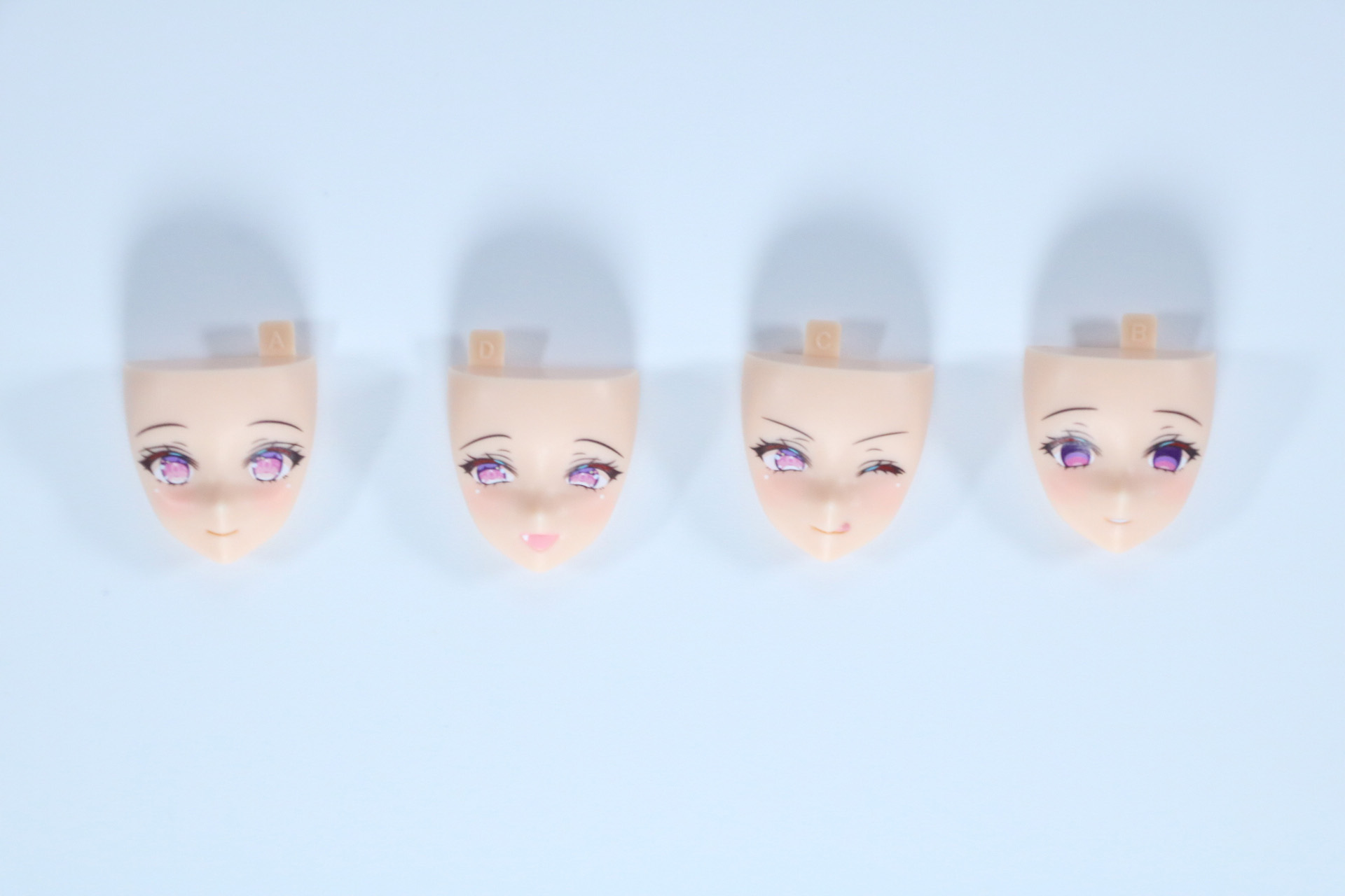 タンポ印刷済みの表情パーツ