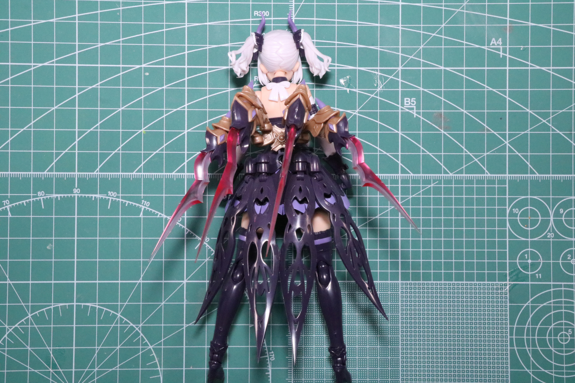 尻尾は新たに節を組み立て。新たに10個の節を追加し、よりダイナミックな造形に