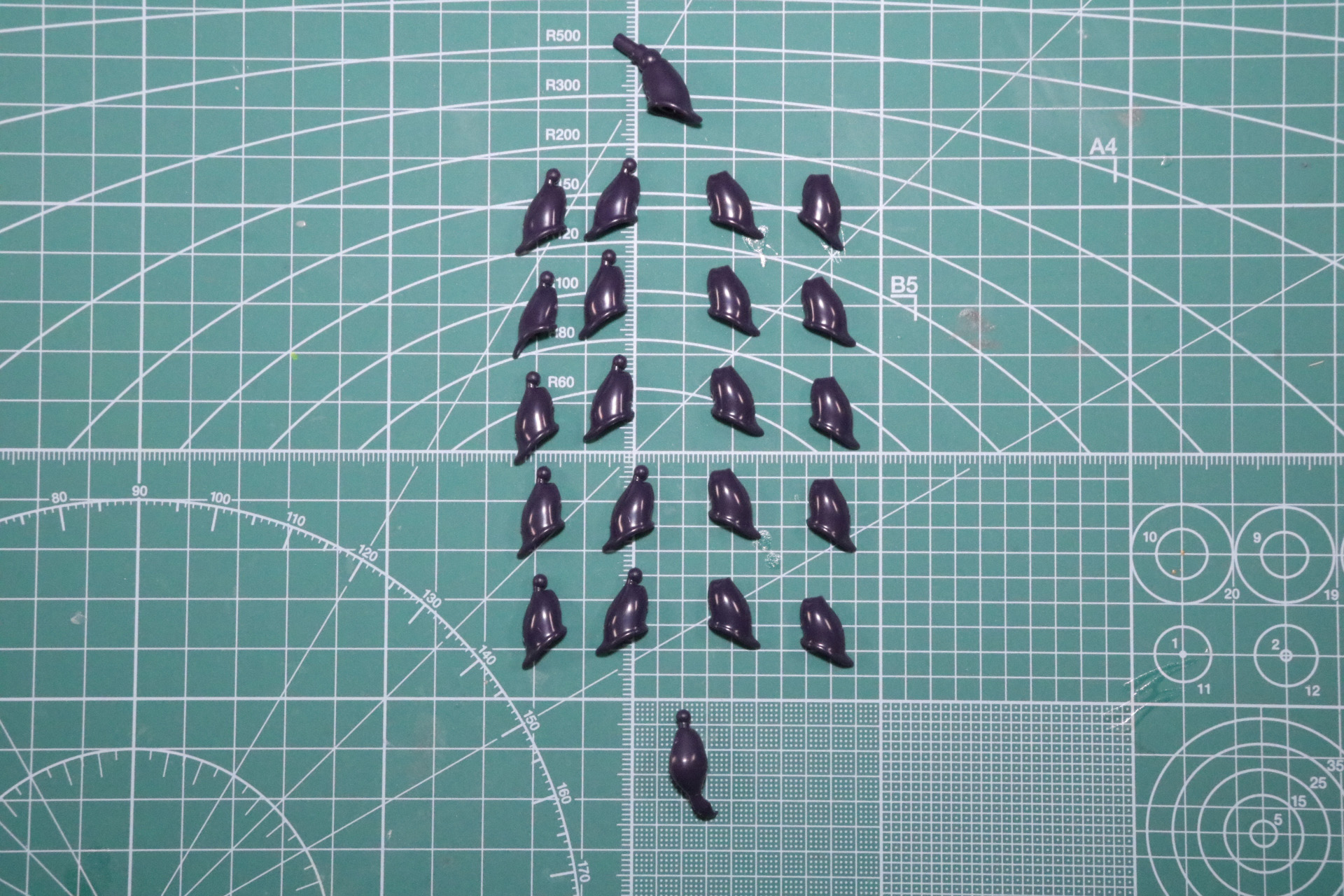 尻尾は新たに節を組み立て。新たに10個の節を追加し、よりダイナミックな造形に