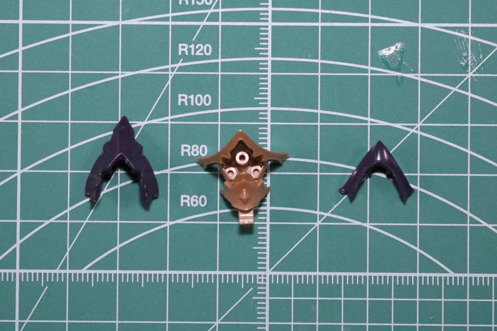 右肩のアーマー