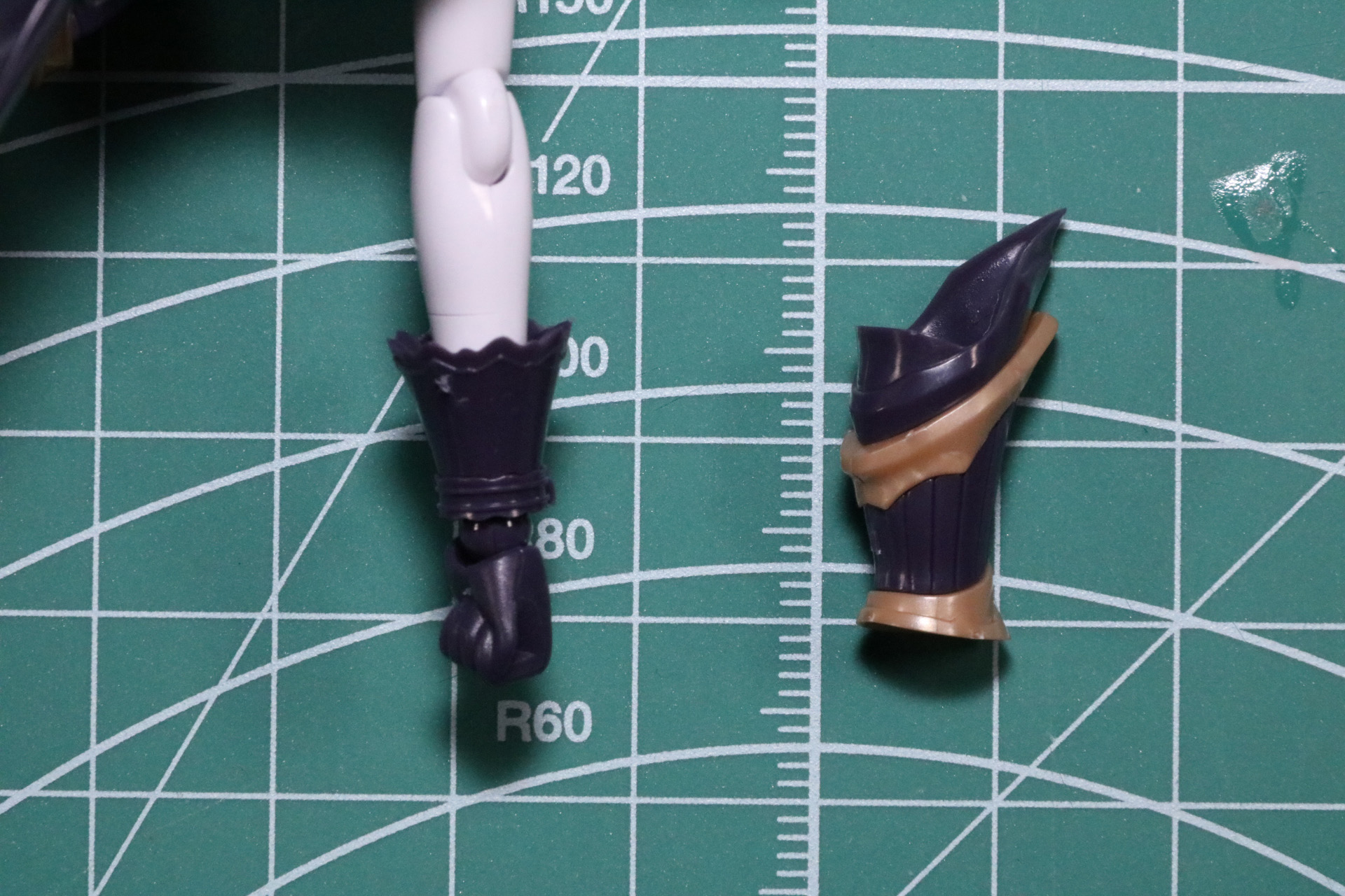 手首の袖パーツと差し替える