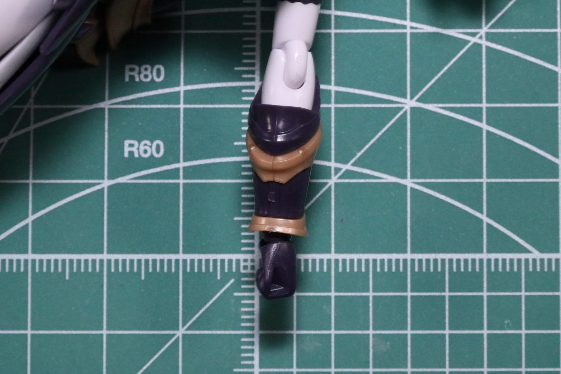 手首の袖パーツと差し替える