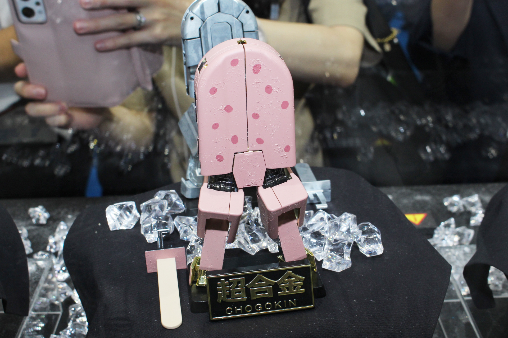 あずきバー形態からロボット形態への変形プロセス