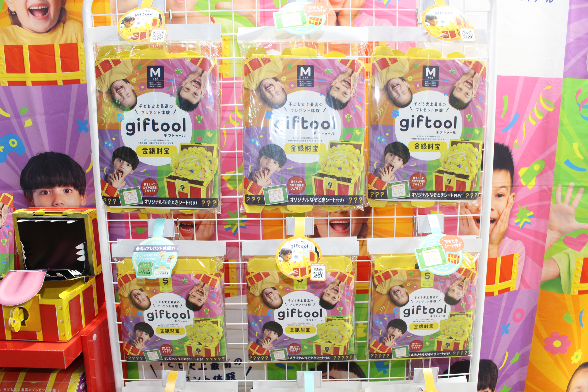 商品は折り畳まれた袋入りで販売。組み立てに接着剤などは必要ない