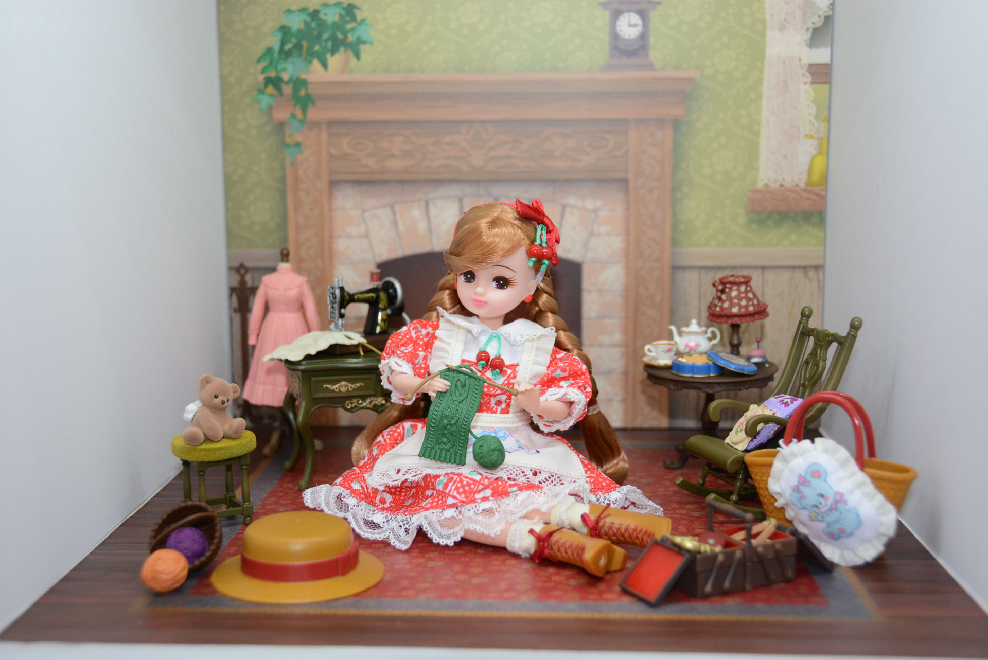 自然な座り方、首を傾けたり、足を開いたり、ポーズにこだわりたい可能性を持ったフィギュアだ