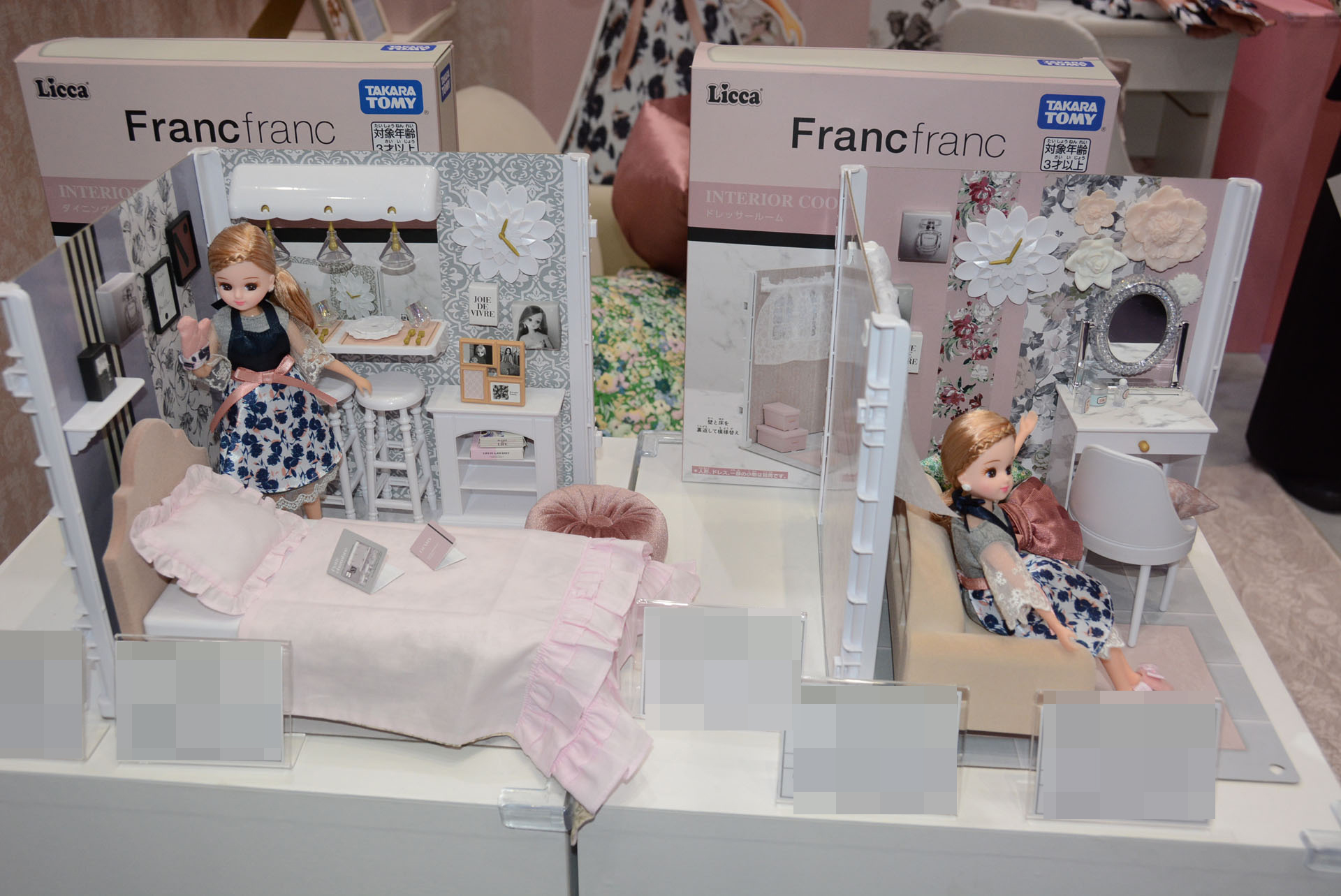 非常に凝ったデザインを忠実に再現、布の薄さ、縫製の目立たないところなど、リカちゃんサイズに縮小しているのを感じさせない繊細な表現に注目だ