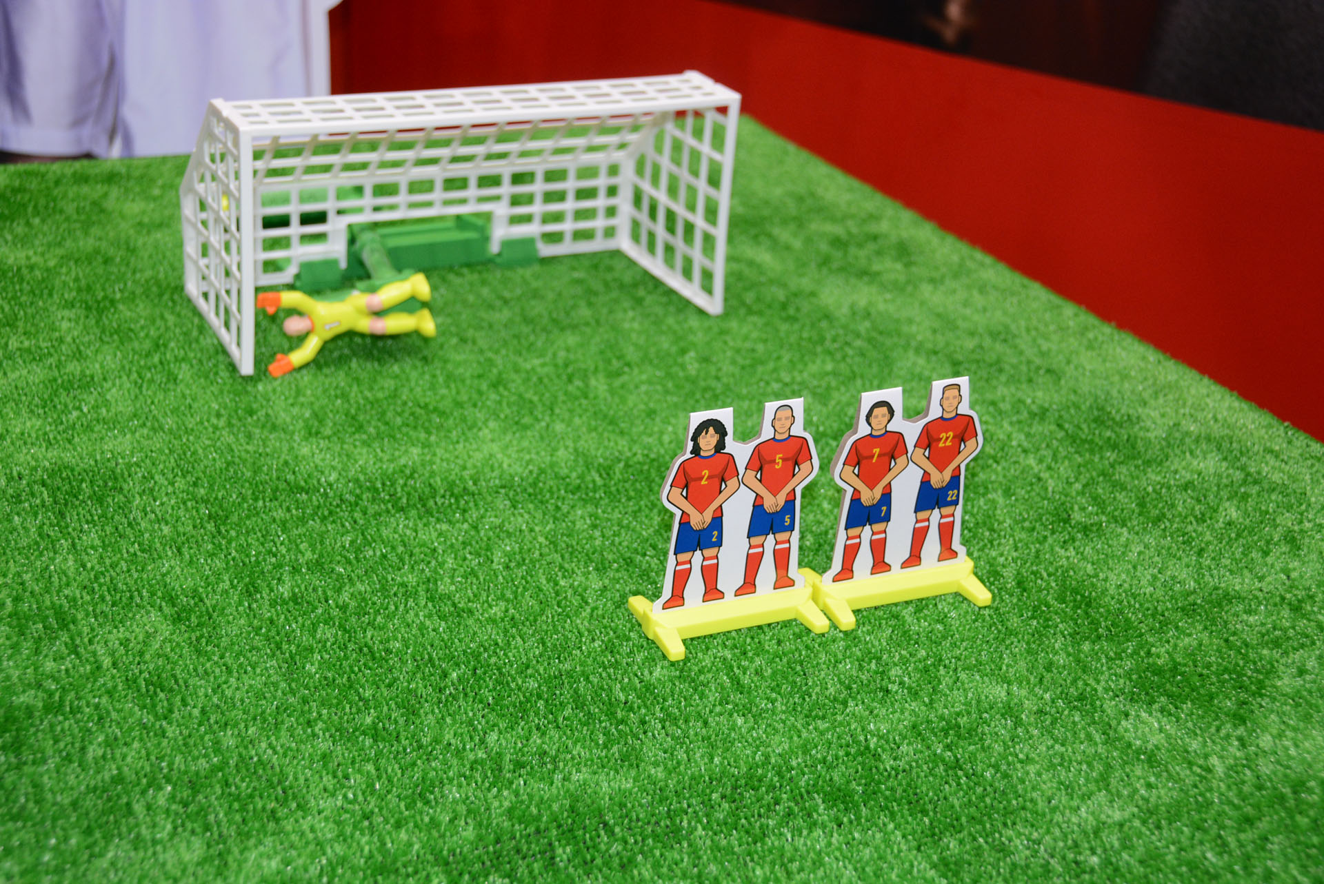 キーパー人形。レバーで動かすだけでなく、ボタンを押すとキーパーが飛び出す