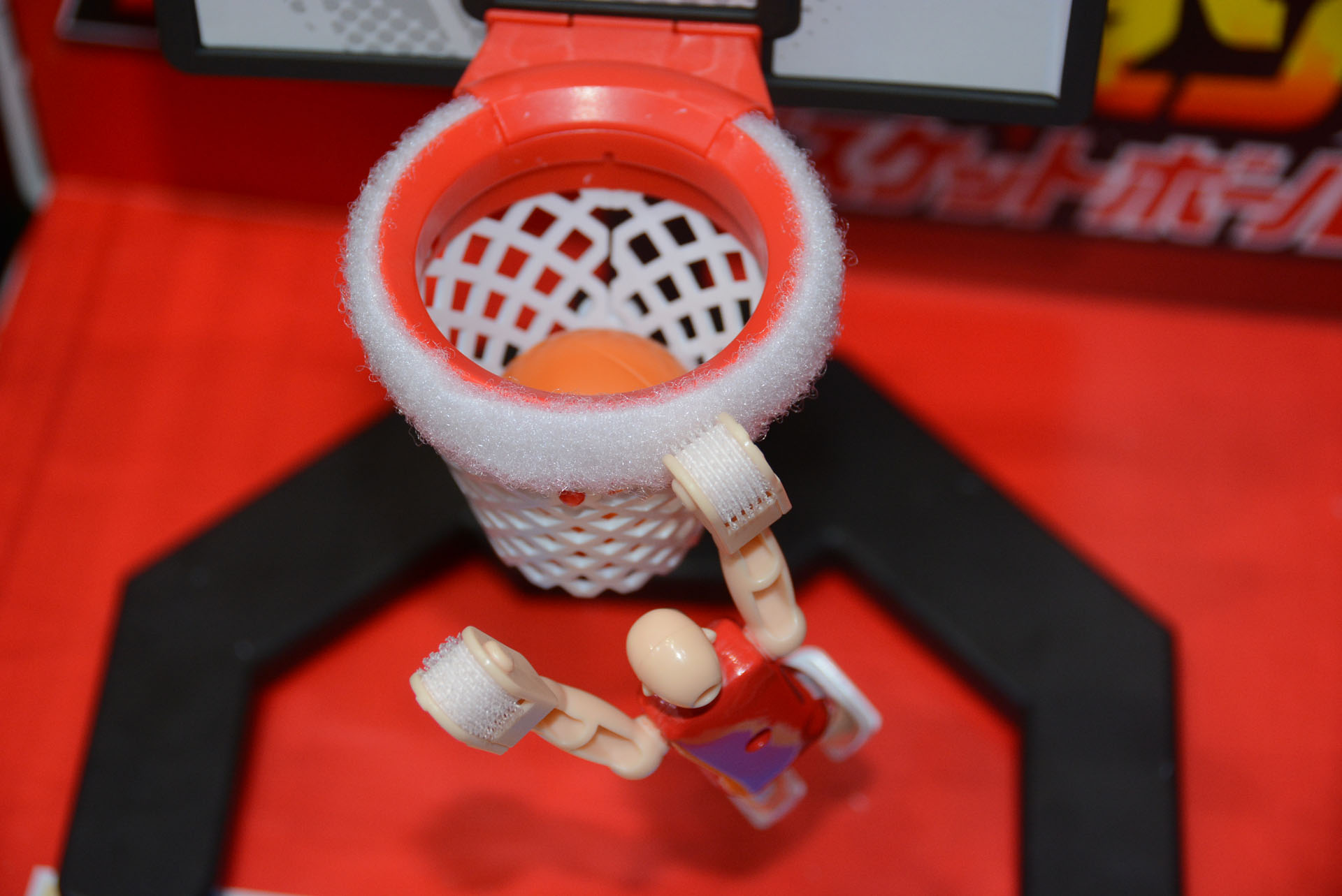 シュートを決めるだけでなく、ゴールリングを掴むのが楽しい