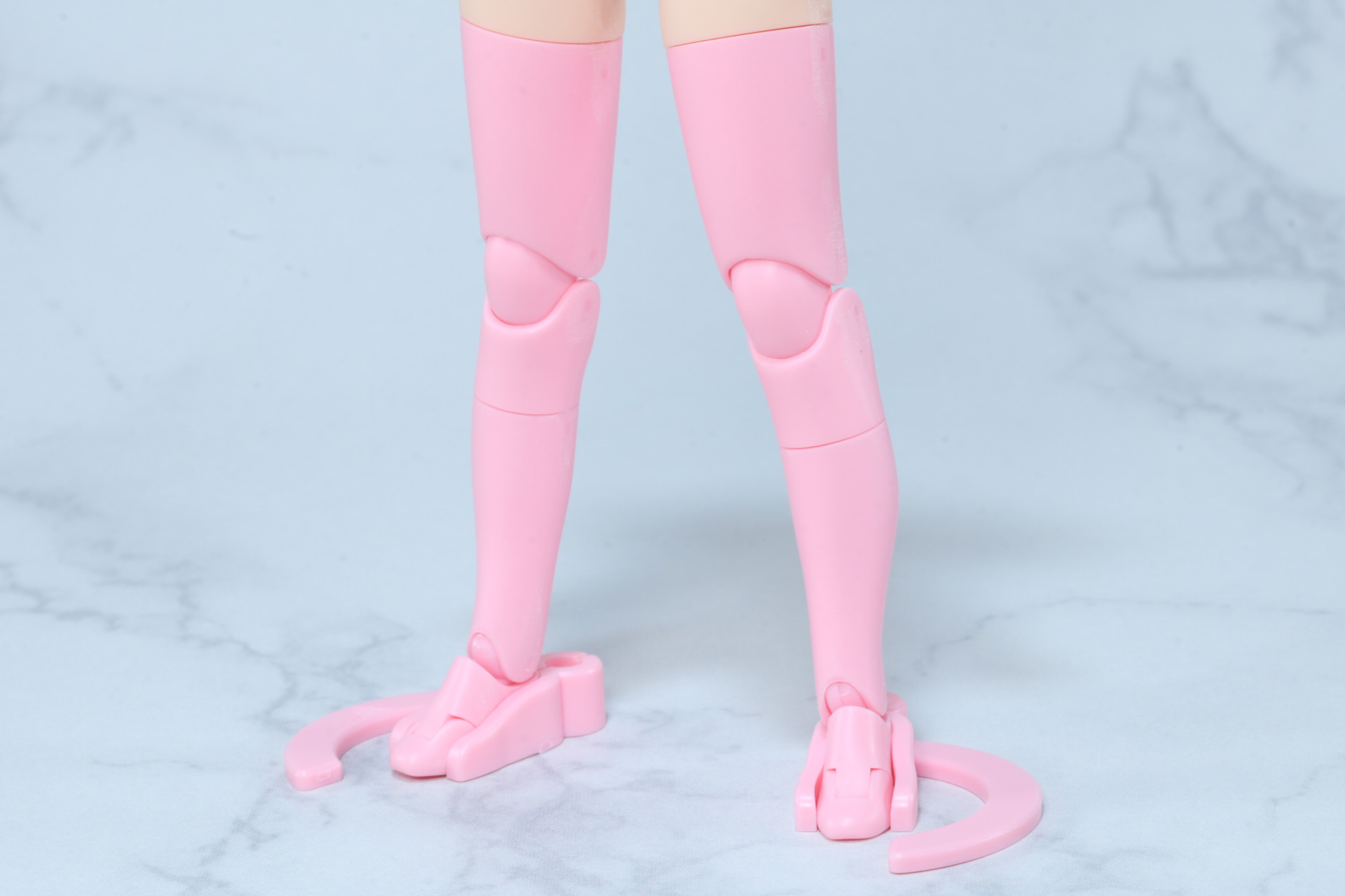 簡易スタンドで立たせることも可能