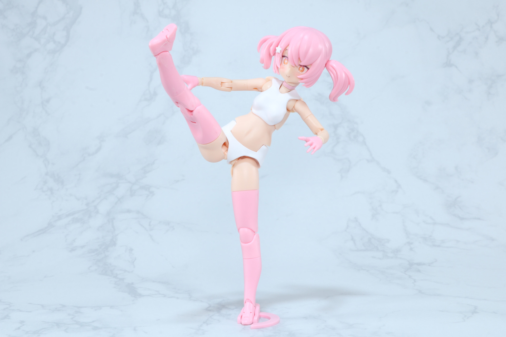 大きく足を振り上げることも可能