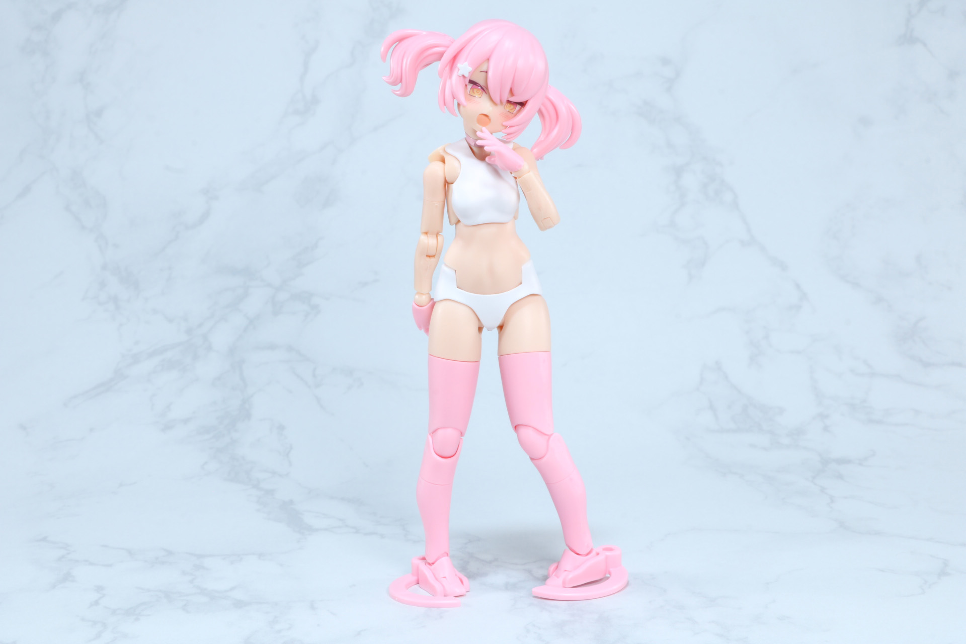 片足重心などの繊細な仕草も可能