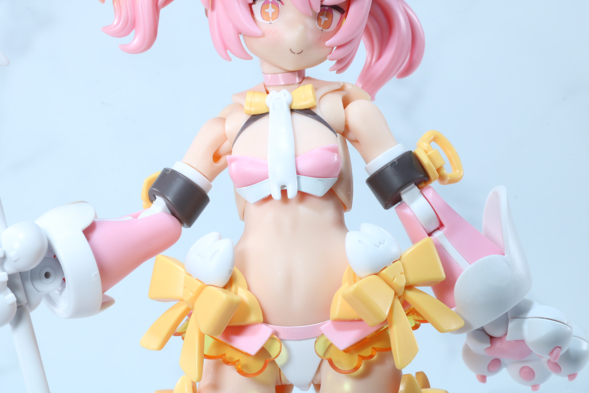 スカートパーツによってボリュームもアップ