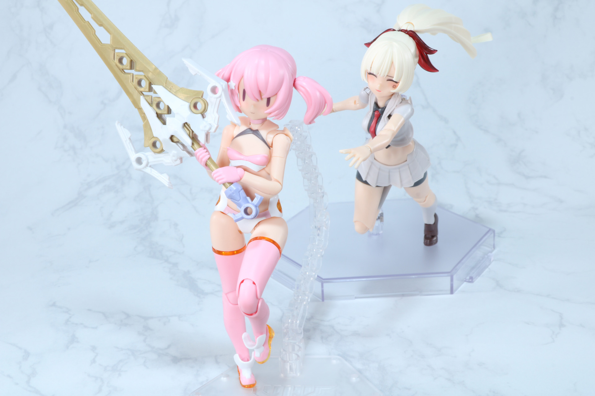 「BUSTER DOLL パラディン」の武器をウキウキで借りていく「PUNI☆MOFU マオ」