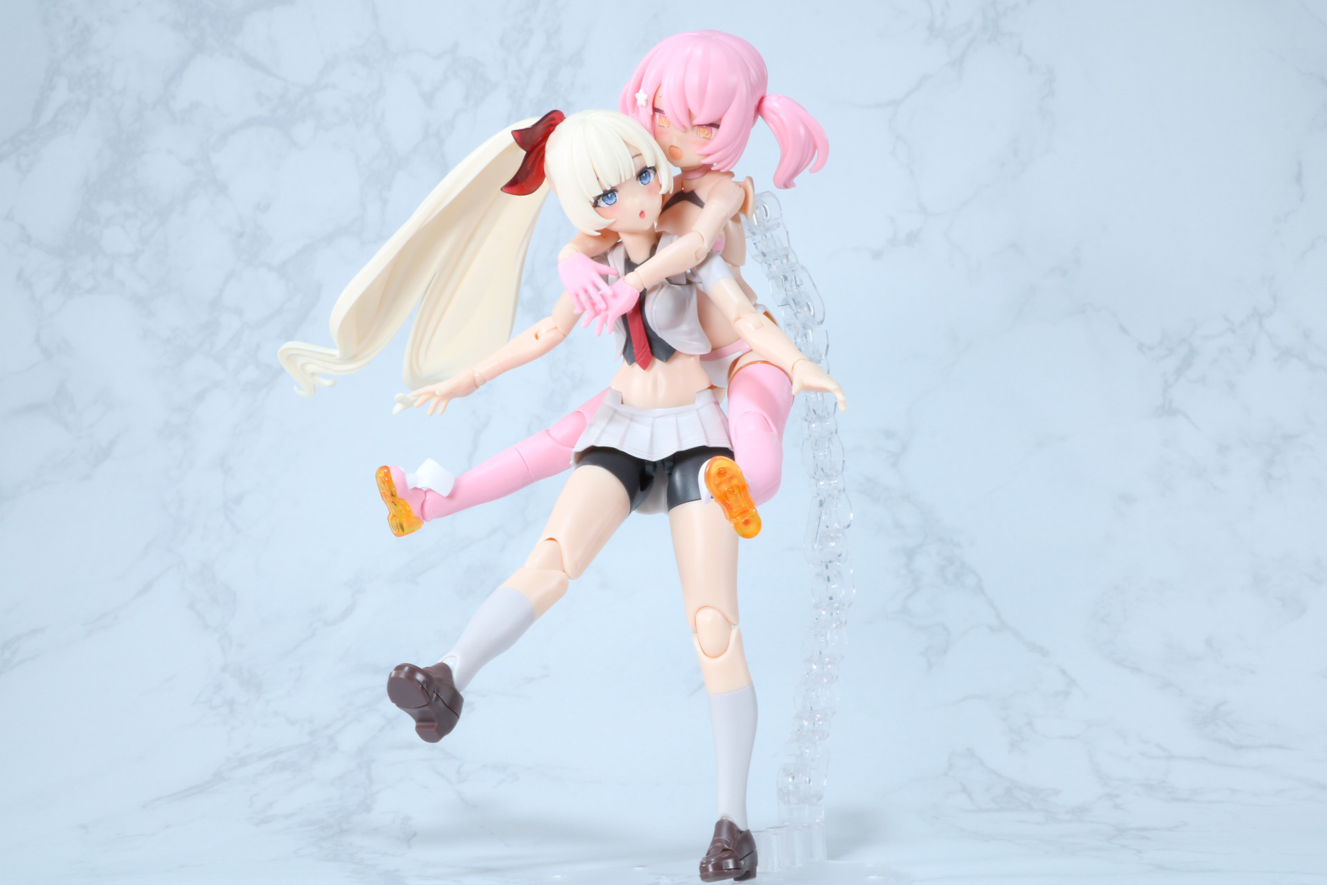 飛びついてじゃれつく