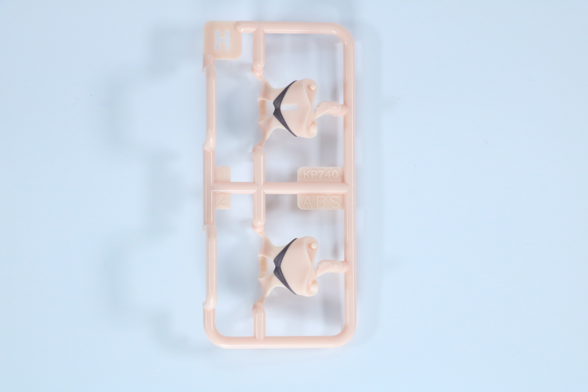 パーツH。塗装済みパーツが収録されている