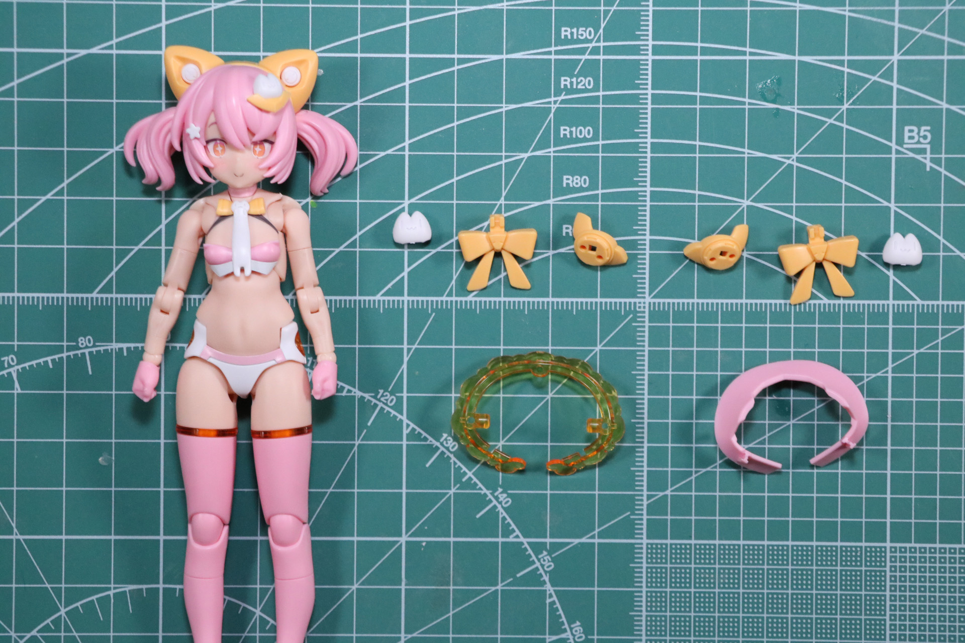 スカートパーツはコスチュームモードの腰のサイドのジョイントパーツで固定